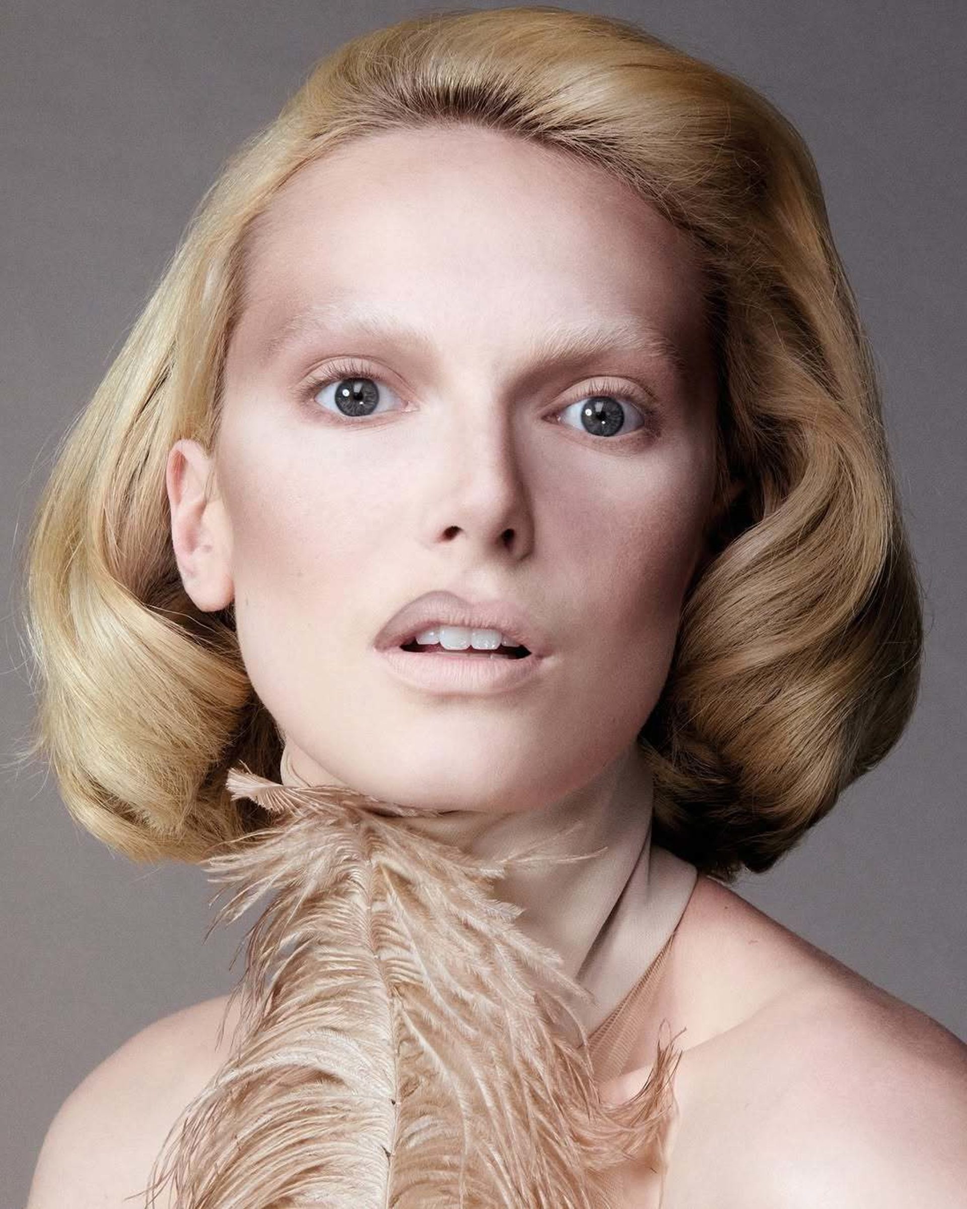 Alex Consani | BEAUTY PAPERS